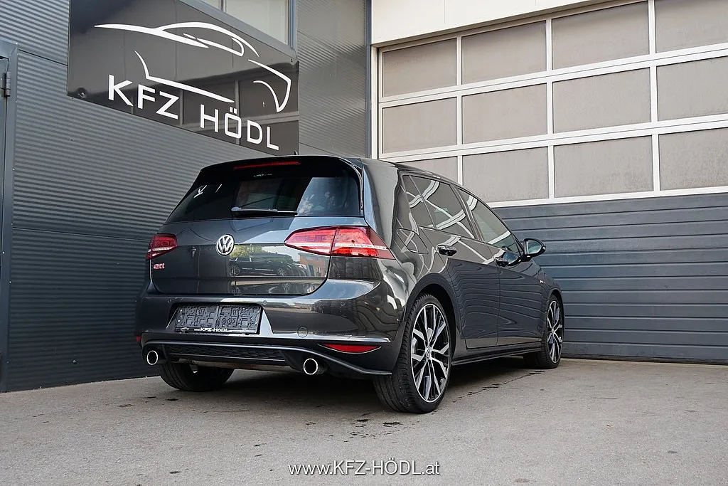 Volkswagen Golf GTI 2,0 TSI Performance Image 2