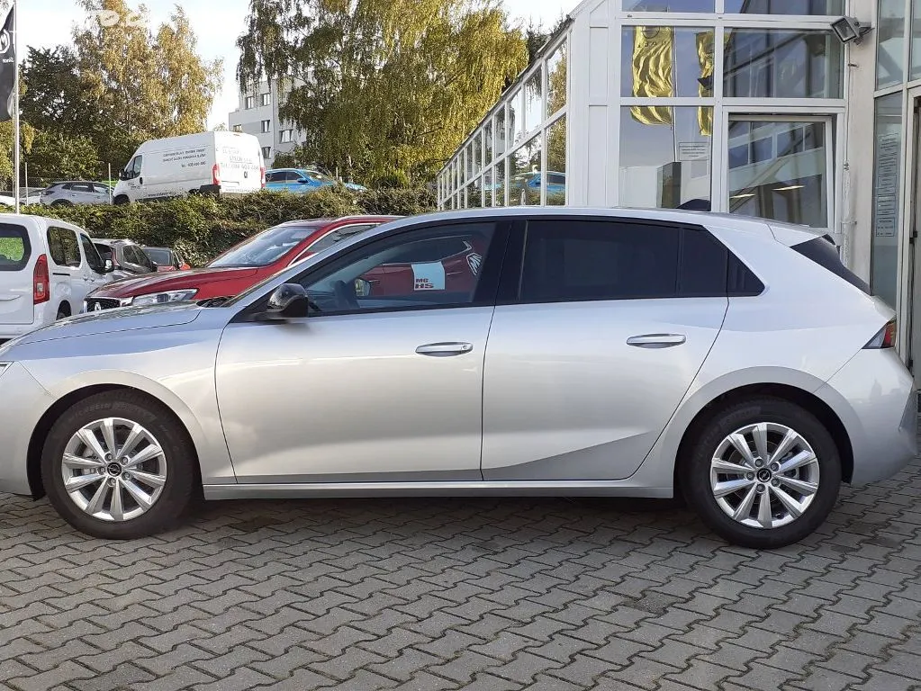 Opel Astra Edition 1,2 Turbo 81 kW MT6 Image 2